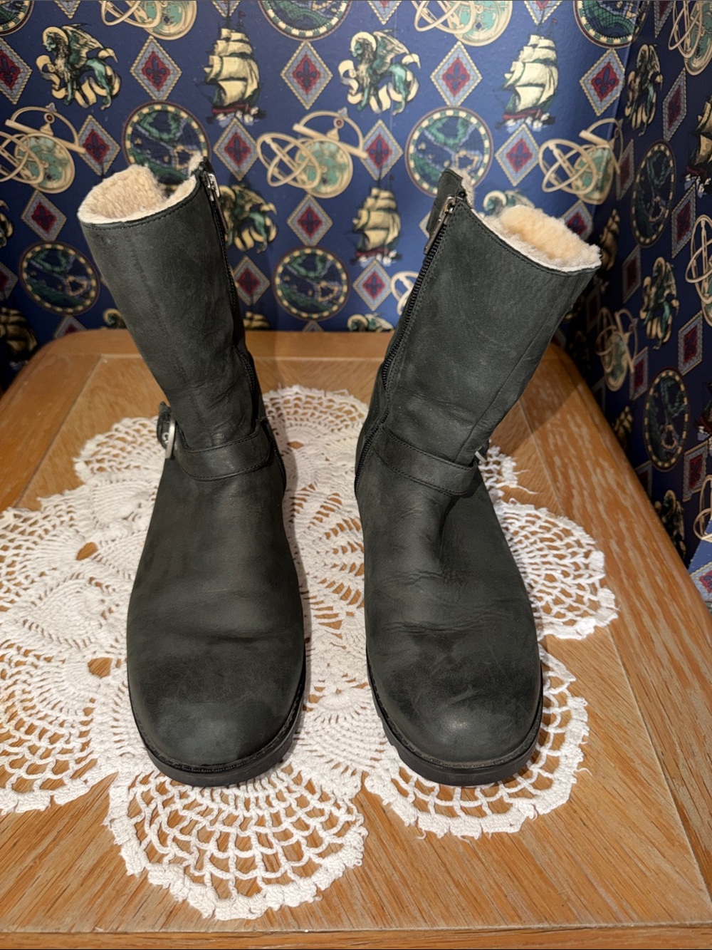Women’s Uggs Grandie Moto Midcalf Leather Shearling Boots Size 9 Black